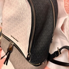 MICHEAL KORS リュックの画像