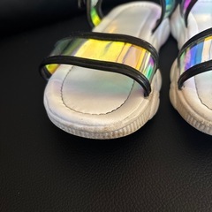 虹色ストラップサンダル　19cmの画像