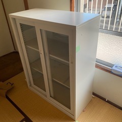 ガラス引違いキャビネット(コクヨ)ニューグレーの画像