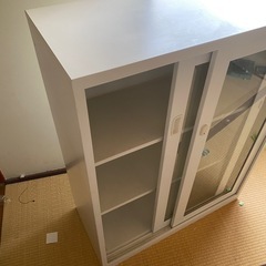 ガラス引違いキャビネット(コクヨ)ニューグレーの画像