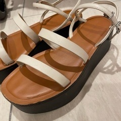CHARLES&KEITH プラットフォームサンダル　23センチの画像