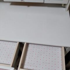 コイズミ　学習机　ホワイトの画像