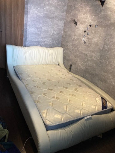 値下げ！定価約20万円!アルモニア高級レザーベッド セミダブル モダン