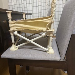 ダイニングテーブルと椅子のセットの画像