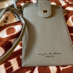 最終価格✨新品SALE♥️スマホショルダーバッグ グレー  軽量の画像