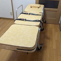 介護タクシー折りたたみストレッチャーの画像