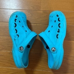 クロックス サンダル ブルー の画像