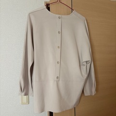 綺麗めトップスMの画像