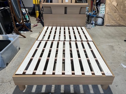 ニトリ製　ベッドフレーム　セミダブルサイズ　ＳＤ　すのこベッド　照明・コンセント付き