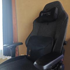 Secretlab Titan Evo Rサイズ ゲーミングチェア（ランバーピロー付き）の画像