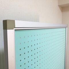 アール・エフ・ヤマカワ RFSCR-PBL シンプルスクリーン アジャスター仕様 パンチ ブルー 両面マグネット対応パンフレット受け付の画像