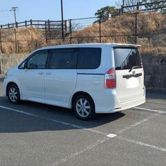 トヨタ ノア ZRR70 車検 残あり パワースライド 回転シート モニターの画像