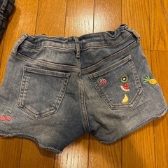 gap130〰︎140🩷2点UNIQLO 1点女の子ジーンズ3点の画像