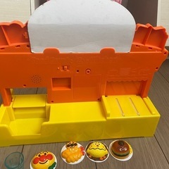 アンパンマン フードコートとウチワの画像
