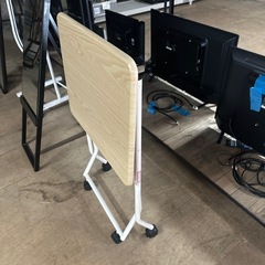折りたたみ式テーブルの画像