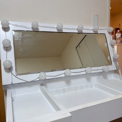 ホワイト LEDライト付きミラー 引き出し付きの画像