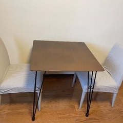 テーブル70×70×70  椅子2脚の画像