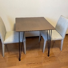 テーブル70×70×70  椅子2脚の画像