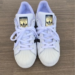 adidas スーパースターの画像