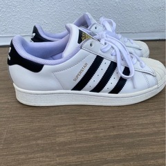 adidas スーパースターの画像