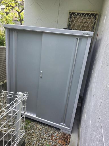 モロッテリアを代表する定番アイテム、アイアン製のパーティションです。 モロッテリアを代表する定番アイテム、2つアイアン製のパーティション