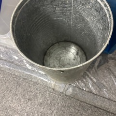 ゴミ箱差し上げます　傘立てにもの画像