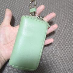 キーケース　カーキ　ジップつきの画像