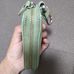 キーケース　カーキ　ジップつきの画像