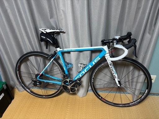 ロードバイク  完成車 フルカーボン 軽量Focus izalcomax AG2Rモデル