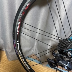 ロードバイク  完成車 フルカーボン 軽量Focus izalcomax AG2Rモデルの画像