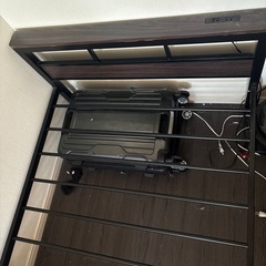 マットレスとベッドフレームの画像