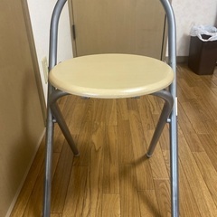 机と椅子の画像