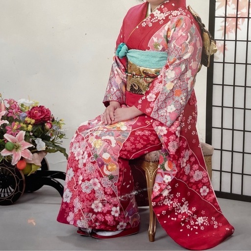 振袖 人気の紅色 桜柄 成人式に〇