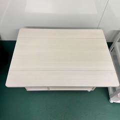 扉付きキッチンワゴンの画像