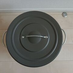 ふた付きゴミ箱(IKEA)の画像