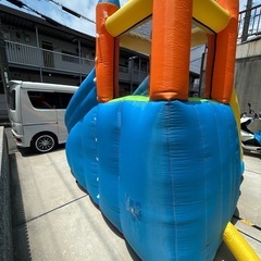 大型滑り台付き　巨大遊具プール　エアープール滑り台の画像
