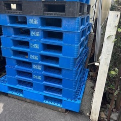 プラスチック　パレット　荷物用の画像