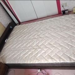 ダブルベッドの画像