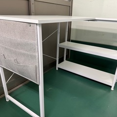 パソコンデスクの画像