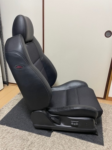 レガシィBH
レザーハーフ運転席シート