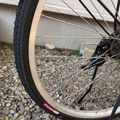 美品✨カーキ自転車の画像