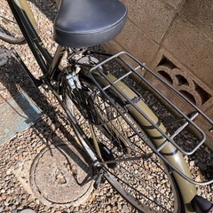 美品✨カーキ自転車の画像