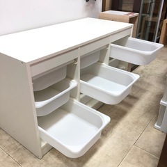 おもちゃ棚  引出し付き収納棚の画像
