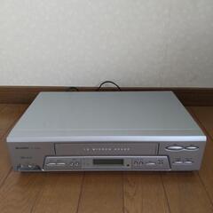 19型液晶テレビ&VHSデッキの画像