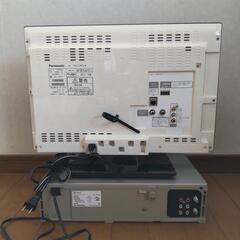 19型液晶テレビ&VHSデッキの画像