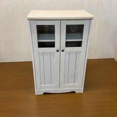 SALE☆【リユース☆エコちょっぷ】ニトリフレンチカントリー風ホワイト木製キャビネット食器棚の画像