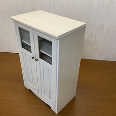 SALE☆【リユース☆エコちょっぷ】ニトリフレンチカントリー風ホワイト木製キャビネット食器棚の画像