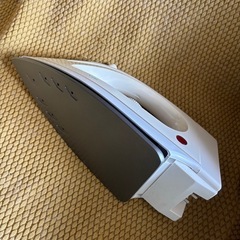 【さらに値下げ！】カンサイ コードレススチームアイロンの画像