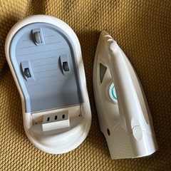 【さらに値下げ！】カンサイ コードレススチームアイロンの画像