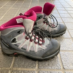 salomon 登山靴の画像